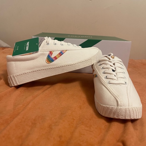 NEW! Tretorn women’s Nylite white rainbow sneakers size 6.5 - Picture 4 of 7